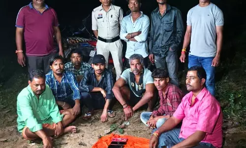 अंधेरे में चल रहा था जुए का खेल, पुलिस ने मारी रेड; 7 आरोपी गिरफ्तार अंधेरे में चल रहा था जुए का खेल, पुलिस ने मारी रेड; 7 आरोपी गिरफ्तार