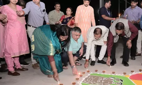 अंबिकापुर में गांधी स्टेडियम रोशन, मंत्री राजेश अग्रवाल ने जलाया आशीर्वाद का दीया