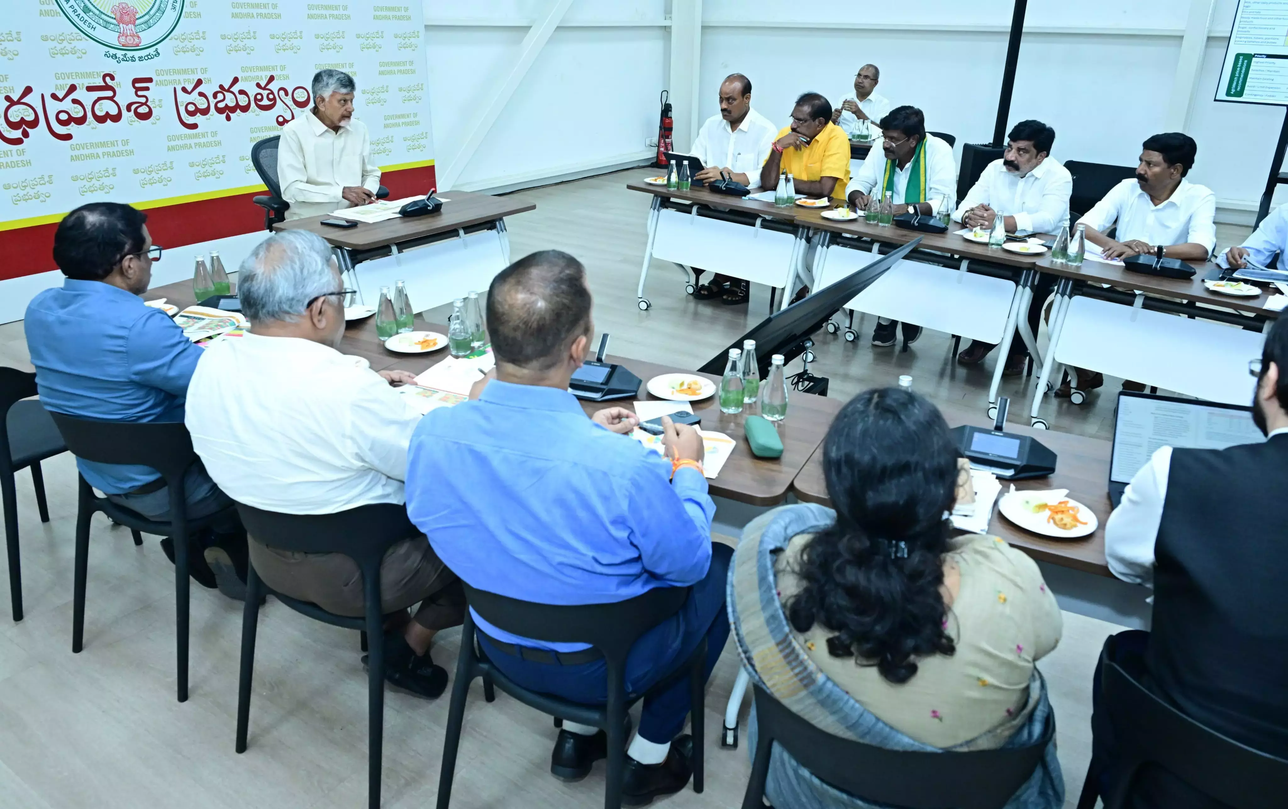 Andhra: नायडू ने कीमतों पर लगाम लगाने के लिए बाज़ार में दखल देने की मांग की Andhra: नायडू ने कीमतों पर लगाम लगाने के लिए बाज़ार में दखल देने की मांग की