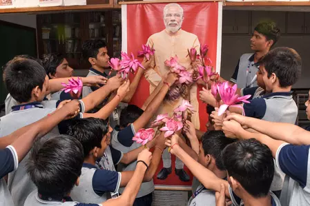 पीएम मोदी के जन्मदिन पर वडनगर से वाराणसी तक निकलेगी सेवा संकल्प बाइक यात्रा, अमित शाह दिखाएंगे हरी झंडी पीएम मोदी के जन्मदिन पर वडनगर से वाराणसी तक निकलेगी सेवा संकल्प बाइक यात्रा, अमित शाह दिखाएंगे हरी झंडी