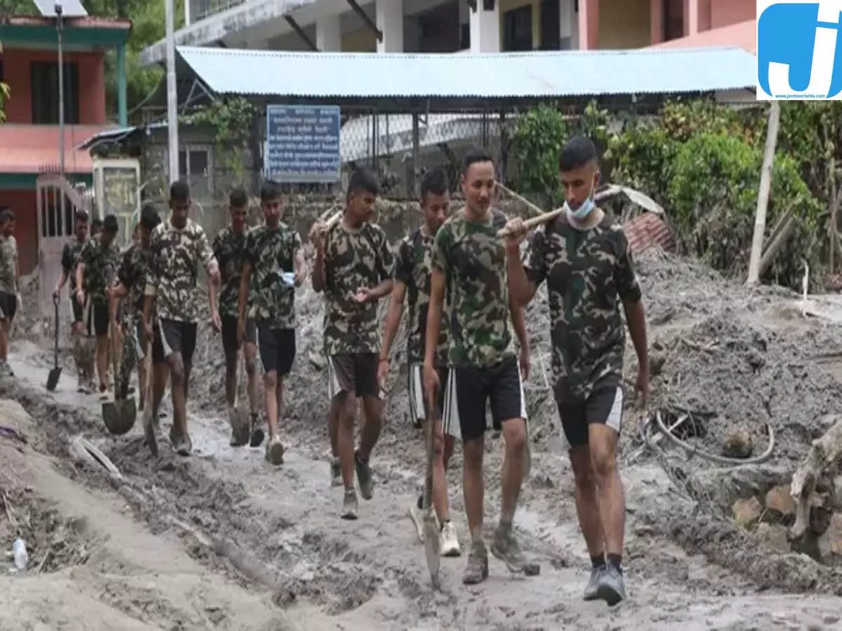 नेपाल में रास्ता बहाल करने की कवायद पहाड़ों पर सेना का एक्शन नेपाल में रास्ता बहाल करने की कवायद पहाड़ों पर सेना का एक्शन
