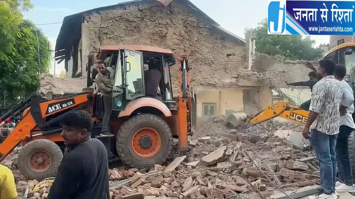 सांवेर में दीवार गिरने से 4 महिला मजदूरों की मौत सांवेर में दीवार गिरने से 4 महिला मजदूरों की मौत
