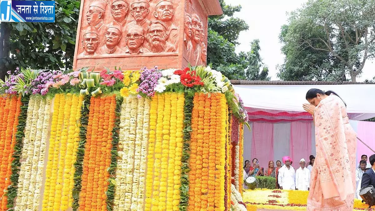 मराठवाड़ा मुक्ति संग्राम दिवस पर सुनेत्रा अजीत पवार ने शहीदों को दी श्रद्धांजलि मराठवाड़ा मुक्ति संग्राम दिवस पर सुनेत्रा अजीत पवार ने शहीदों को दी श्रद्धांजलि