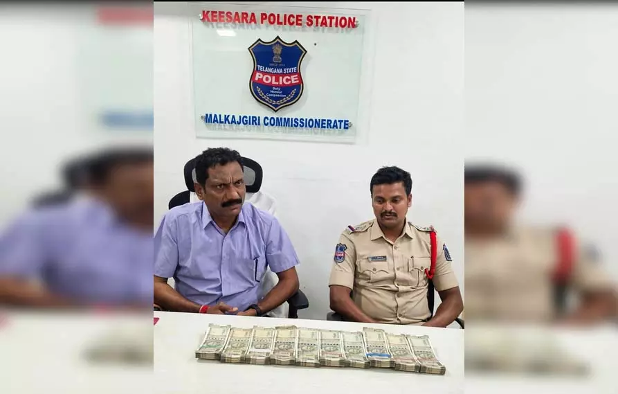 ACB की बड़ी कार्रवाई, रिश्वत लेने के आरोप में दो पुलिस अधिकारी गिरफ्तार ACB की बड़ी कार्रवाई, रिश्वत लेने के आरोप में दो पुलिस अधिकारी गिरफ्तार