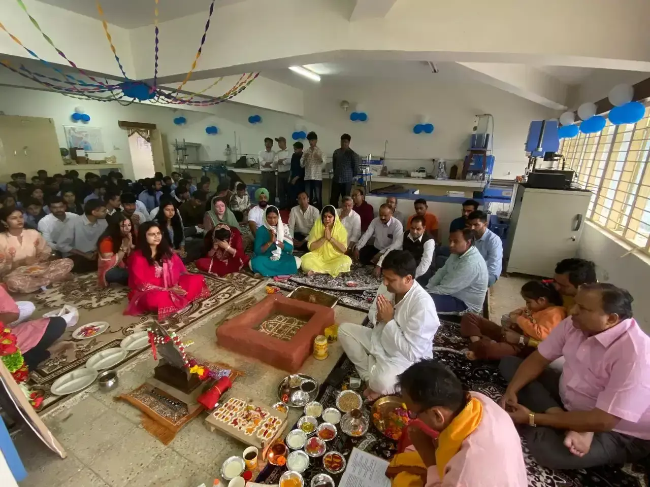 पौड़ी गढ़वाल: मशीनों और उपकरणों की पूजा से शुरू हुआ आयोजन पौड़ी गढ़वाल: मशीनों और उपकरणों की पूजा से शुरू हुआ आयोजन