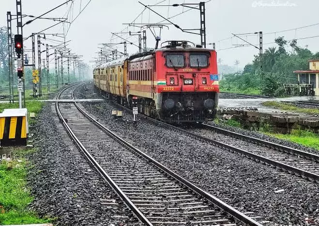 Jodhpur: बाड़मेर-ऋषिकेश एक्सप्रेस में इलेक्ट्रिक इंजन की शुरुआत Jodhpur: बाड़मेर-ऋषिकेश एक्सप्रेस में इलेक्ट्रिक इंजन की शुरुआत