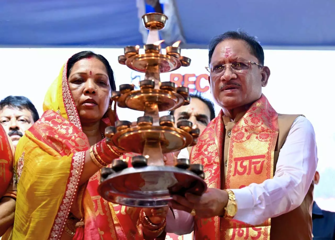 मुख्यमंत्री महादेव घाट में आयोजित विराट दीपोत्सव एवं महाआरती ‘आशीर्वाद का दीया’ कार्यक्रम में हुए शामिल मुख्यमंत्री महादेव घाट में आयोजित विराट दीपोत्सव एवं महाआरती ‘आशीर्वाद का दीया’ कार्यक्रम में हुए शामिल