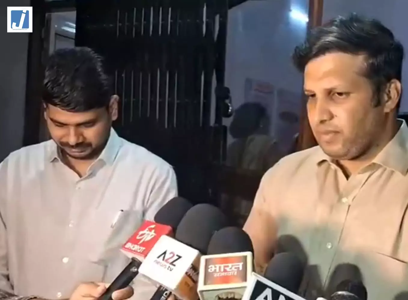 कलेक्ट्रेट में ‘आशीर्वाद का दीया’ कार्यक्रम, स्वयं सहायता समूह की महिलाओं ने बनाई भव्य रंगोली कलेक्ट्रेट में ‘आशीर्वाद का दीया’ कार्यक्रम, स्वयं सहायता समूह की महिलाओं ने बनाई भव्य रंगोली