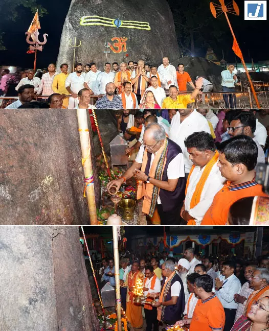 भूतेश्वर महादेव धाम में बृजमोहन अग्रवाल ने जलाया आशीर्वाद का दीया भूतेश्वर महादेव धाम में बृजमोहन अग्रवाल ने जलाया आशीर्वाद का दीया