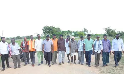 एर्रावल्ली में KCR की जमीन के पास सर्वे का विरोध