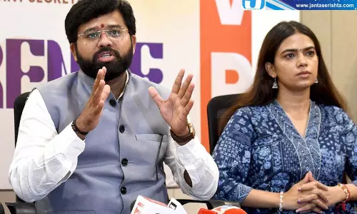 पिस्तौल जैसे लाइटर से डराकर 1.5 करोड़ की लूट