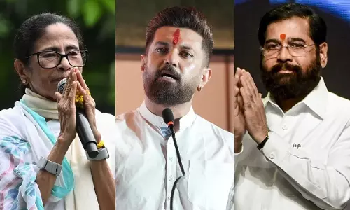 तृणमूल कांग्रेस के नाम और चुनाव चिह्न पर विवाद, शिवसेना मामले से तुलना को लेकर उठे सवाल तृणमूल कांग्रेस के नाम और चुनाव चिह्न पर विवाद, शिवसेना मामले से तुलना को लेकर उठे सवाल