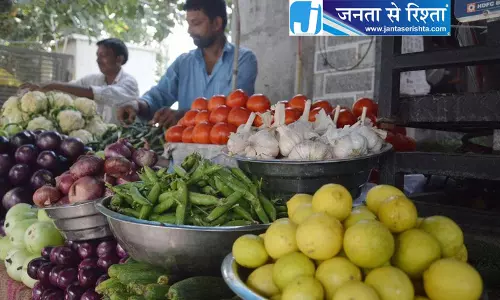 कम सप्लाई से नींबू के दाम बढ़े ग्राहक परेशान