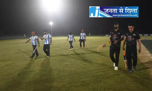 लुधियाना में रात के क्रिकेट का बढ़ा क्रेज लुधियाना में रात के क्रिकेट का बढ़ा क्रेज