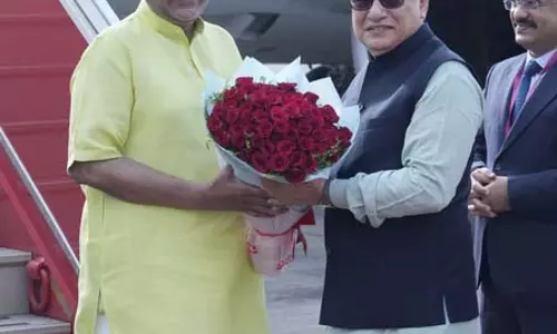 धार्मिक, सांस्कृतिक और शैक्षणिक कार्यक्रमों में शामिल होने के लिए मुंबई पहुंचे उपराष्ट्रपति राधाकृष्णन धार्मिक, सांस्कृतिक और शैक्षणिक कार्यक्रमों में शामिल होने के लिए मुंबई पहुंचे उपराष्ट्रपति राधाकृष्णन