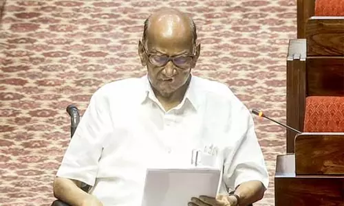 शरद पवार ने सीएम फडणवीस को लिखा पत्रः सूखा घोषित करने, किसानों को आर्थिक सहायता देने और कर्जमाफी की मांग की