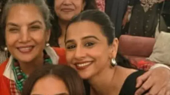 विद्या बालन के तोहफे पर शबाना आजमी ने जताया आभार विद्या बालन के तोहफे पर शबाना आजमी ने जताया आभार