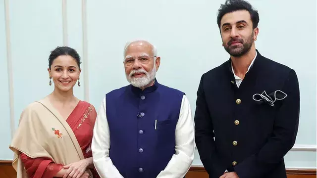 रणबीर आलिया ने पीएम मोदी को दिया अनोखा गिफ्ट 20 स्कूलों से जुड़ा बड़ा फैसला