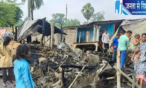 गैस सिलिंडर फटने से मचा हड़कंप, कई घरों में फैली आग, दमकल टीम ने संभाला मोर्चा