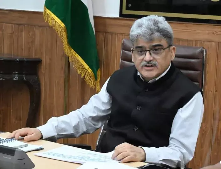 Srinagar: हस्तशिल्प निर्यात बढ़ाने के लिए चुनौतियों का समाधान जरूरी : मुख्य सचिव