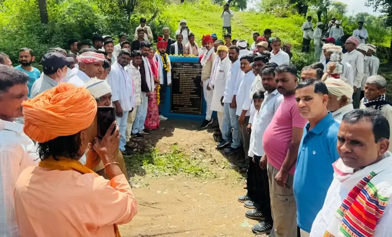 Dungarpur: वैंजा में विकास कार्यों की शुरुआत, सांसद रोत ने रखी आधारशिला