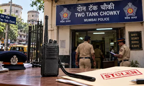 मुंबई पुलिस चौकी से वॉकी-टॉकी चोरी, चार्जिंग पर रखा उपकरण गायब, जांच शुरू मुंबई पुलिस चौकी से वॉकी-टॉकी चोरी, चार्जिंग पर रखा उपकरण गायब, जांच शुरू