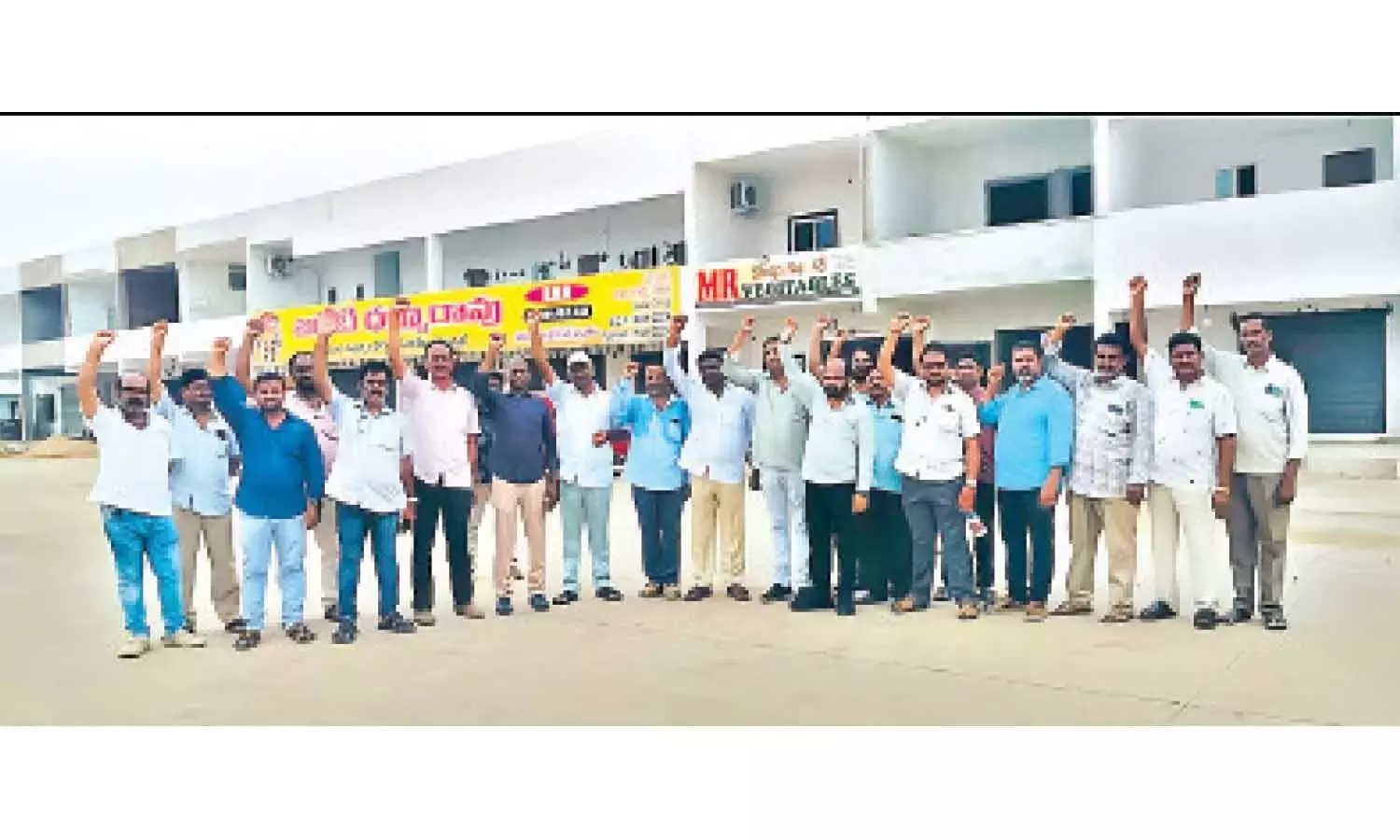 Andhra: हमालियों की हड़ताल से नुन्ना सब्जी मंडी में कामकाज ठप हो गया