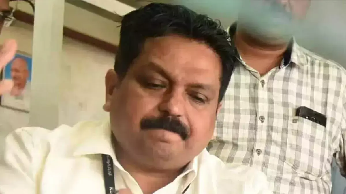 स्वास्थ्य बिगड़ने पर अस्पताल ब्लॉक शिफ्ट हुए टोमिन थाचनकारी स्वास्थ्य बिगड़ने पर अस्पताल ब्लॉक शिफ्ट हुए टोमिन थाचनकारी