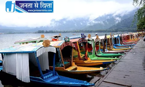 कश्मीर के गुलमर्ग, गुरेज़ में सीज़न की पहली बर्फबारी हुई कश्मीर के गुलमर्ग, गुरेज़ में सीज़न की पहली बर्फबारी हुई