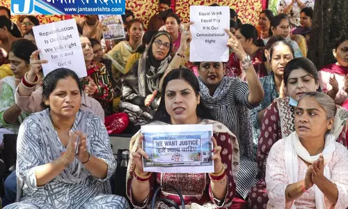 J&K में NHM कर्मचारियों की हड़ताल 21 सितंबर तक बढ़ी J&K में NHM कर्मचारियों की हड़ताल 21 सितंबर तक बढ़ी