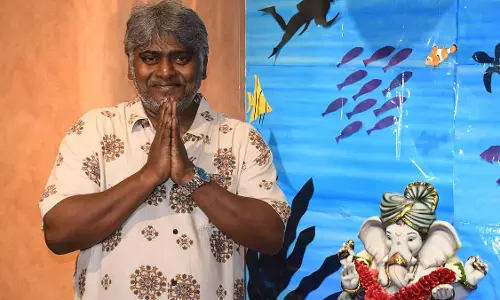 बेटे के जन्म के साल शुरू हुई बप्पा को घर लाने की परंपरा, 20 साल से निभा रहे हैं दिब्येंदु की आस्था
