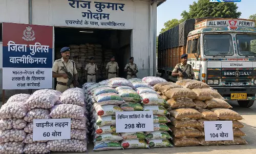 भारत-नेपाल सीमा पर बड़ी कार्रवाई, गोदाम से 60 बोरा चाइनीज लहसुन समेत भारी मात्रा में सामग्री बरामद भारत-नेपाल सीमा पर बड़ी कार्रवाई, गोदाम से 60 बोरा चाइनीज लहसुन समेत भारी मात्रा में सामग्री बरामद