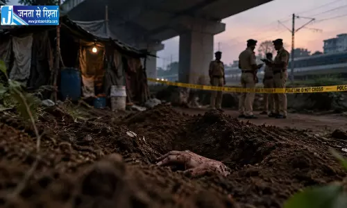 पनवेल में पत्नी की हत्या का आरोप, पति ने शक के चलते वारदात को दिया अंजाम, गड्ढे में दफनाया शव पनवेल में पत्नी की हत्या का आरोप, पति ने शक के चलते वारदात को दिया अंजाम, गड्ढे में दफनाया शव