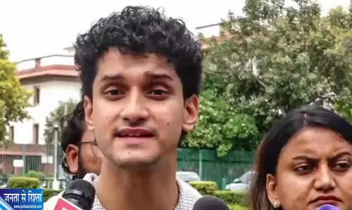 TMC की जंग में नया तड़का कॉकरोच के बयान ने खींचा ध्यान TMC की जंग में नया तड़का कॉकरोच के बयान ने खींचा ध्यान