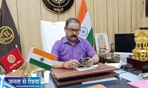 सरकारी दफ्तर में अनोखा मामला डीएम के फैसले से बदली जिम्मेदारी