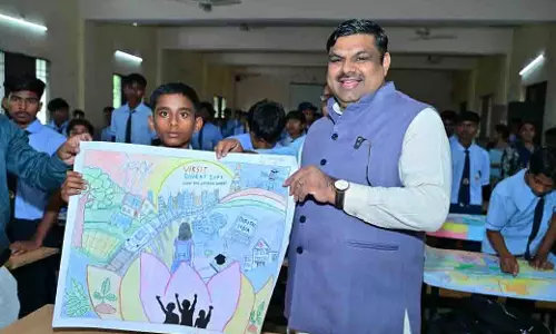बच्चों ने रंगों में उकेरी विकसित भारत की तस्वीर, शिक्षामंत्री गजेन्द्र यादव ने बढ़ाया उत्साह बच्चों ने रंगों में उकेरी विकसित भारत की तस्वीर, शिक्षामंत्री गजेन्द्र यादव ने बढ़ाया उत्साह