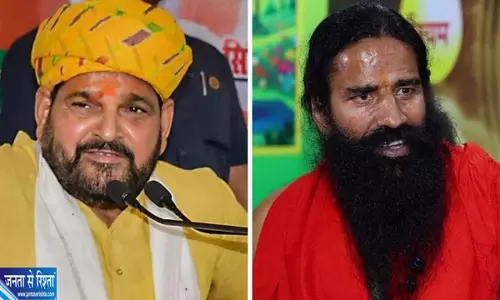 पतंजलि विवाद में बृजभूषण सिंह की एंट्री रामदेव पर साधा निशाना पतंजलि विवाद में बृजभूषण सिंह की एंट्री रामदेव पर साधा निशाना