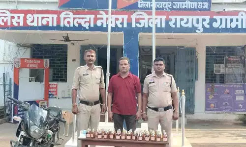 ऑपरेशन निश्चय के तहत तिल्दा पुलिस की कार्रवाई अवैध शराब के साथ आरोपी गिरफ्तार