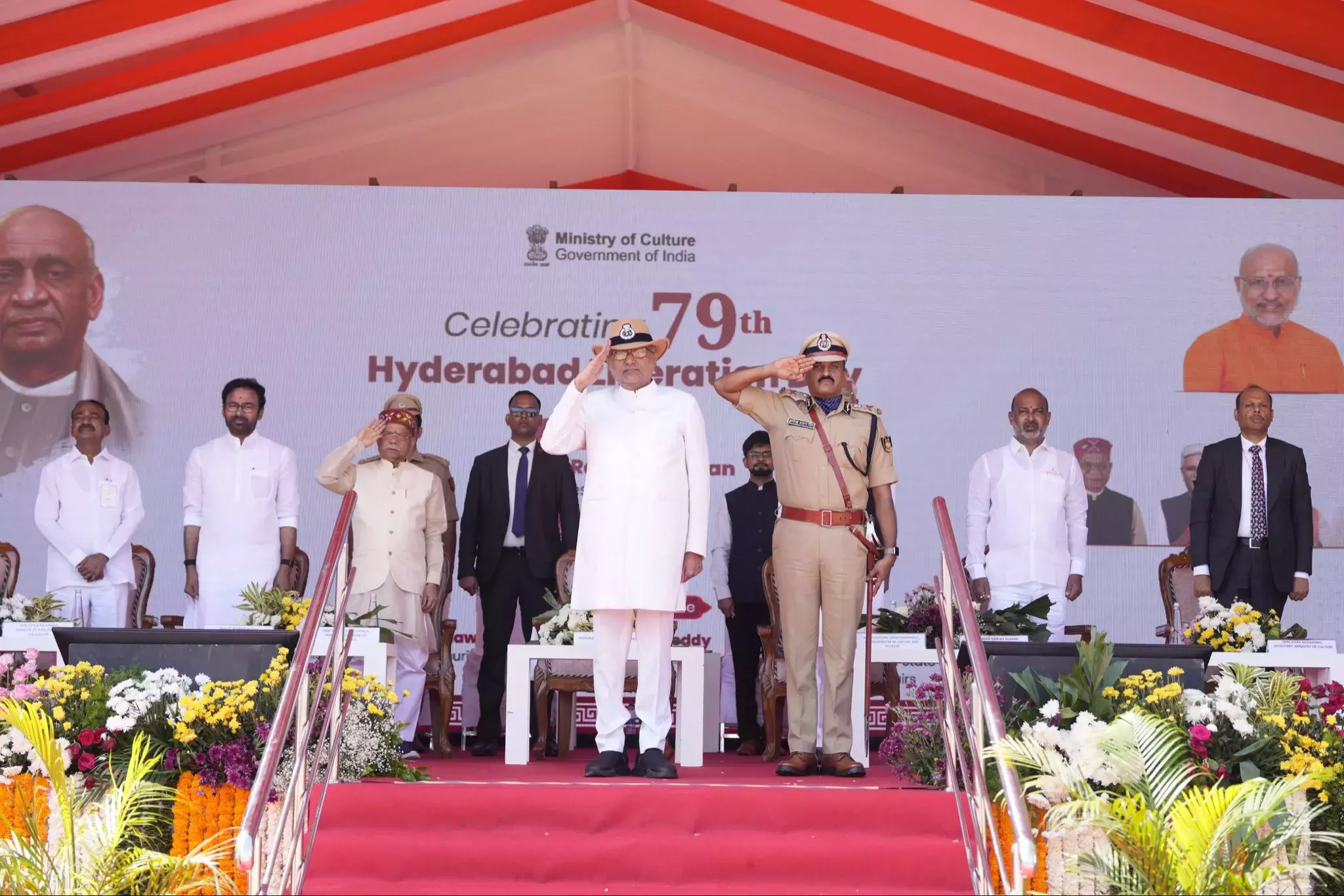 Telangana: उप-राष्ट्रपति का कहना है कि सिर्फ़ भूगोल किसी देश को एकजुट नहीं कर सकता Telangana: उप-राष्ट्रपति का कहना है कि सिर्फ़ भूगोल किसी देश को एकजुट नहीं कर सकता