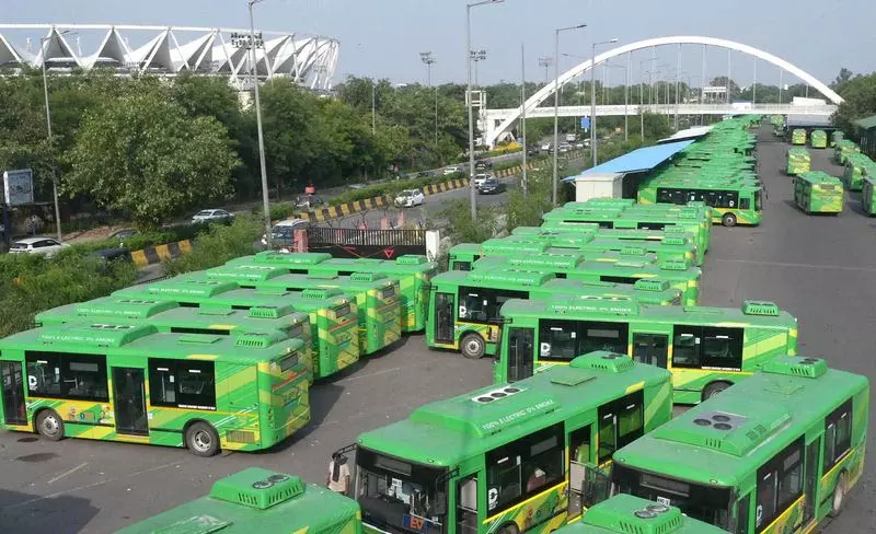 DTC हड़ताल से दिल्ली मेट्रो और कैब पर बढ़ा दबाव DTC हड़ताल से दिल्ली मेट्रो और कैब पर बढ़ा दबाव