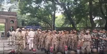 डूसू चुनाव 2026: पुलिस की कड़ी सुरक्षा के बीच मतदान जारी, आर्यन मान बोले- एबीवीपी करेगी क्लीन स्वीप डूसू चुनाव 2026: पुलिस की कड़ी सुरक्षा के बीच मतदान जारी, आर्यन मान बोले- एबीवीपी करेगी क्लीन स्वीप