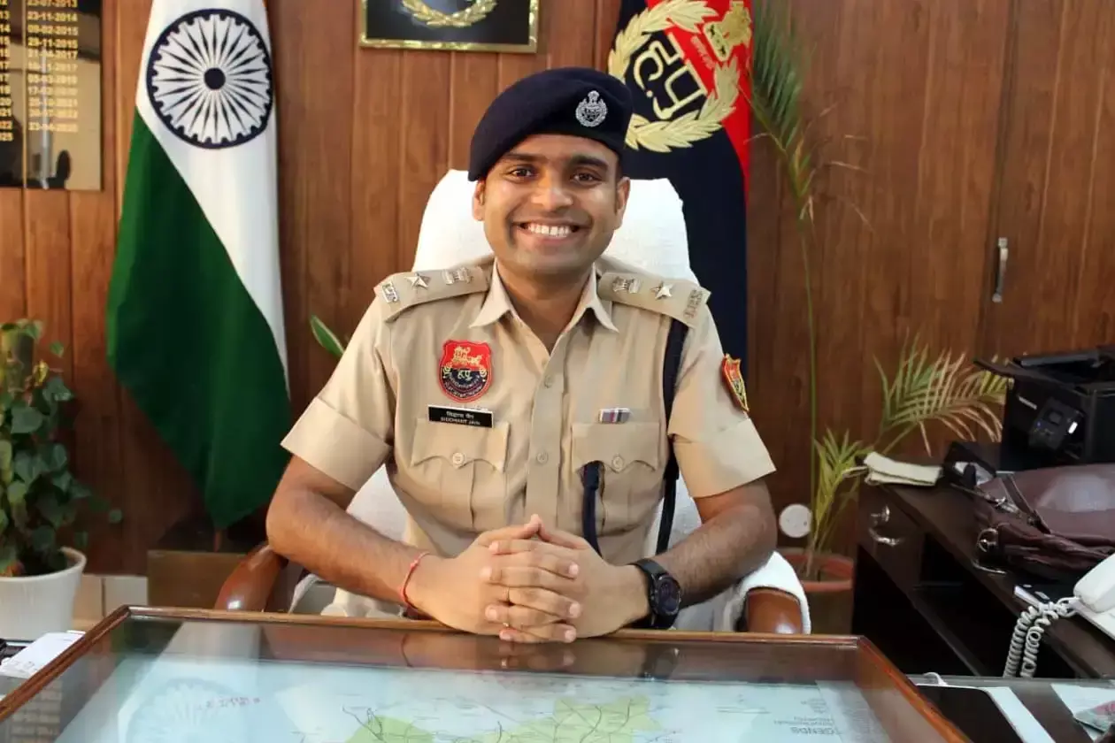 Hisar: कोचिंग- कॉलेज के बाहर हुक्का पिलाने वालों पर कार्रवाई Hisar: कोचिंग- कॉलेज के बाहर हुक्का पिलाने वालों पर कार्रवाई