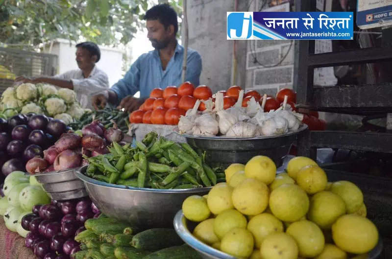 कम सप्लाई से नींबू के दाम बढ़े ग्राहक परेशान कम सप्लाई से नींबू के दाम बढ़े ग्राहक परेशान
