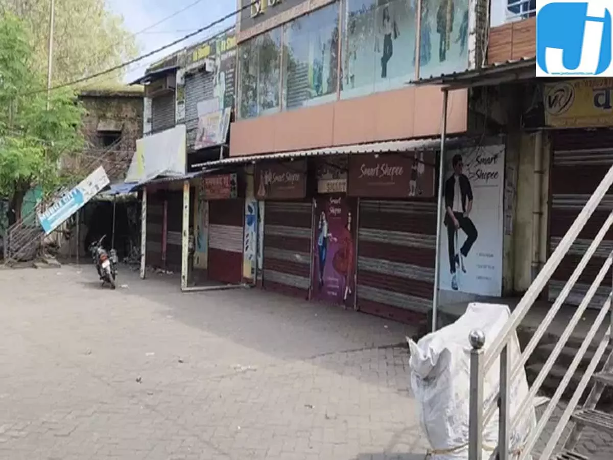 धूल से परेशान ग्रामीणों का गुस्सा फूटा कोयला ट्रकों के खिलाफ बंद कराया बाजार धूल से परेशान ग्रामीणों का गुस्सा फूटा कोयला ट्रकों के खिलाफ बंद कराया बाजार