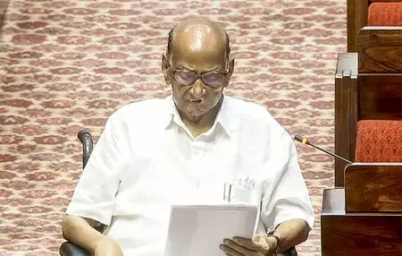 शरद पवार ने सीएम फडणवीस को लिखा पत्रः सूखा घोषित करने, किसानों को आर्थिक सहायता देने और कर्जमाफी की मांग की शरद पवार ने सीएम फडणवीस को लिखा पत्रः सूखा घोषित करने, किसानों को आर्थिक सहायता देने और कर्जमाफी की मांग की