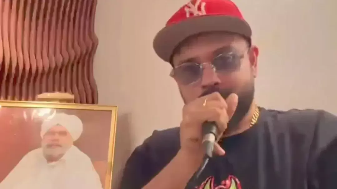 कलाकारों की आवाज़ लोगों तक पहुँचाते हैं पीएम मोदी: अमन पंत कलाकारों की आवाज़ लोगों तक पहुँचाते हैं पीएम मोदी: अमन पंत