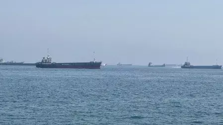 होर्मुज़ जलडमरूमध्य में तेल टैंकर पर IRGC का निशाना होर्मुज़ जलडमरूमध्य में तेल टैंकर पर IRGC का निशाना