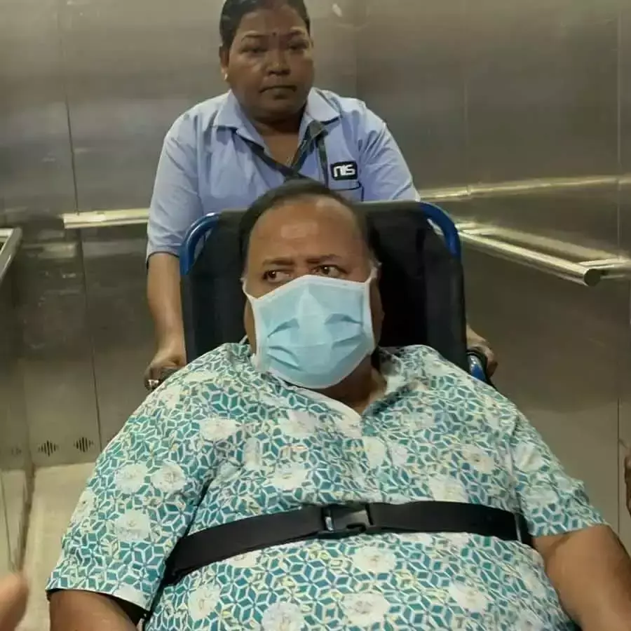 Kolkata: जमानत की शर्तों के उल्लंघन का आरोप, सीबीआई ने खटखटाया कोर्ट Kolkata: जमानत की शर्तों के उल्लंघन का आरोप, सीबीआई ने खटखटाया कोर्ट