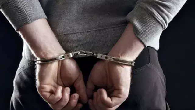 जम्मू-कश्मीर क्राइम ब्रांच की बड़ी कार्रवाई, 93 लाख की संपत्ति धोखाधड़ी मामले में आरोपी गिरफ्तार जम्मू-कश्मीर क्राइम ब्रांच की बड़ी कार्रवाई, 93 लाख की संपत्ति धोखाधड़ी मामले में आरोपी गिरफ्तार