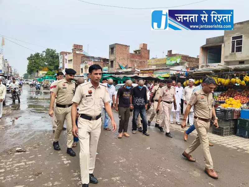 हिसार में हत्या आरोपियों का मुंडे सिर और हथकड़ी में जुलूस हिसार में हत्या आरोपियों का मुंडे सिर और हथकड़ी में जुलूस